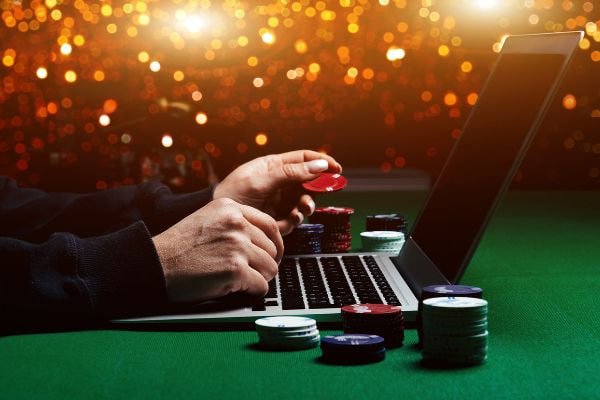 Studio dealer langsung bajaslot menampilkan meja blackjack dan roulette dengan streaming HD berkualitas tinggi